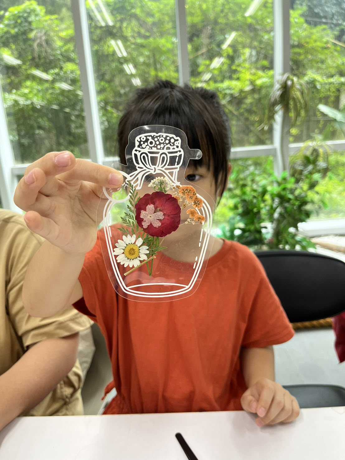 2024院區開放手作花書籤活動照片2
